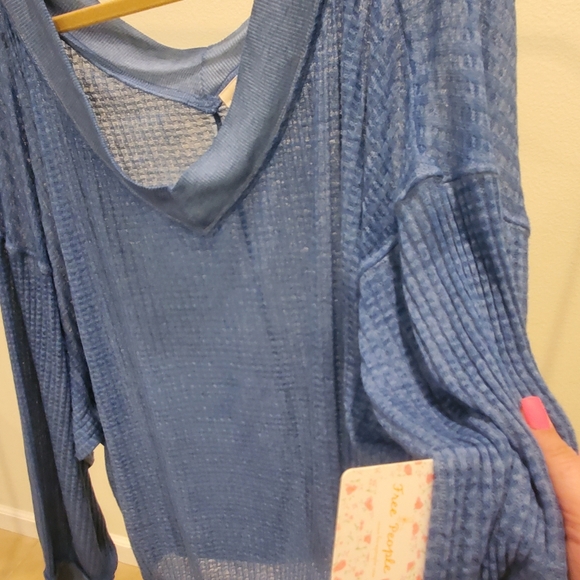NWT 🏷 Free People Blue loose oversized off the shoulder top 💙 - Picture 7 of 9